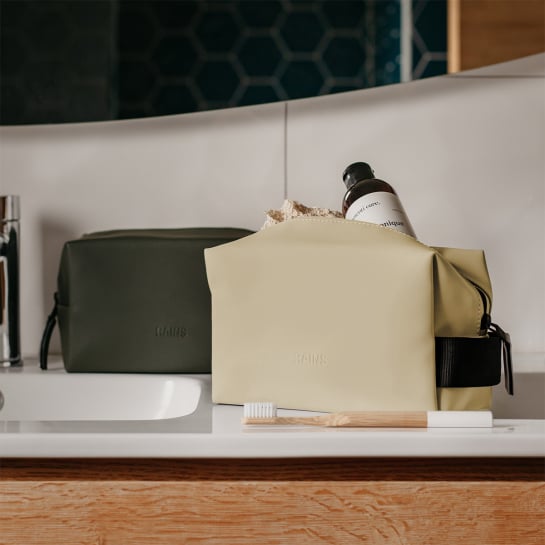 Trousse de toilette Rains – Étanche & compacte, fermeture zippée, tissu PU imperméable – Design danois minimaliste