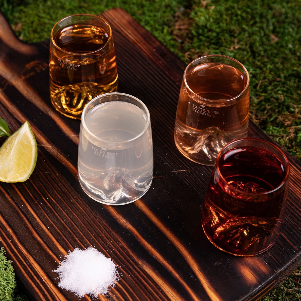 Set de 4 shooters Topographic – Alaskan Maker, verres cristallins soufflés à la main avec reliefs topographiques gravés pour apé