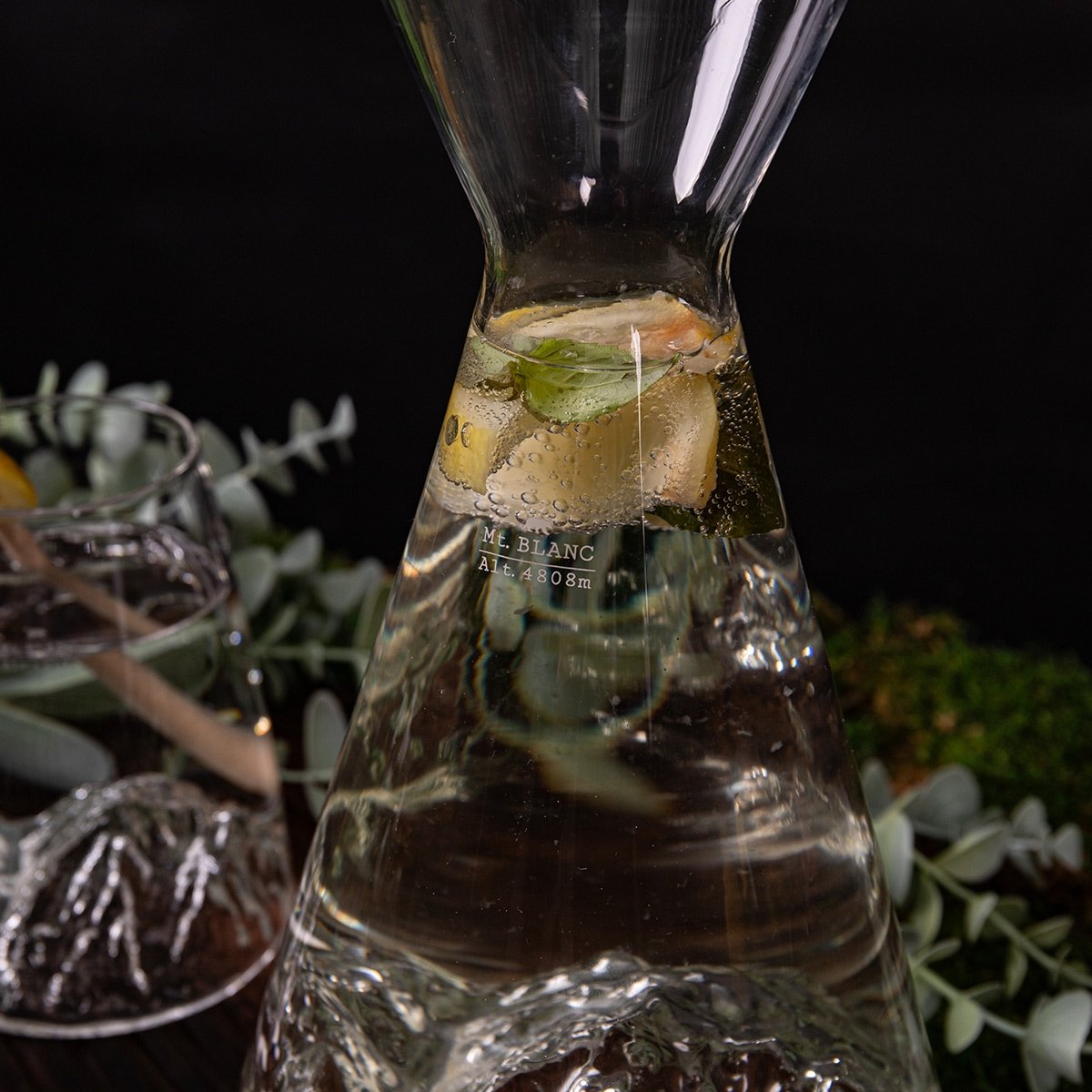 Carafe d’eau Topographic Mont Blanc – Alaskan Maker, carafe en verre soufflé à la main avec relief du Mont Blanc, coffret élégan