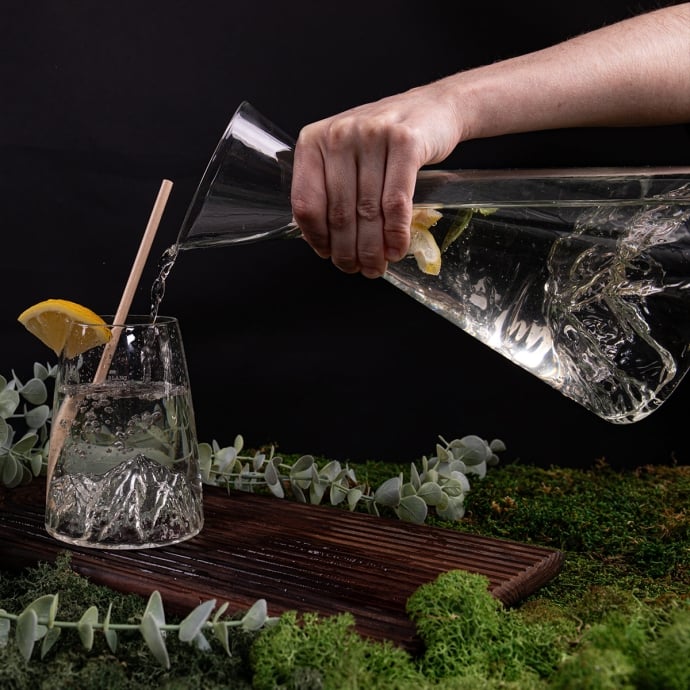 Carafe d’eau Topographic Mont Blanc – Alaskan Maker, carafe en verre soufflé à la main avec relief du Mont Blanc, coffret élégan