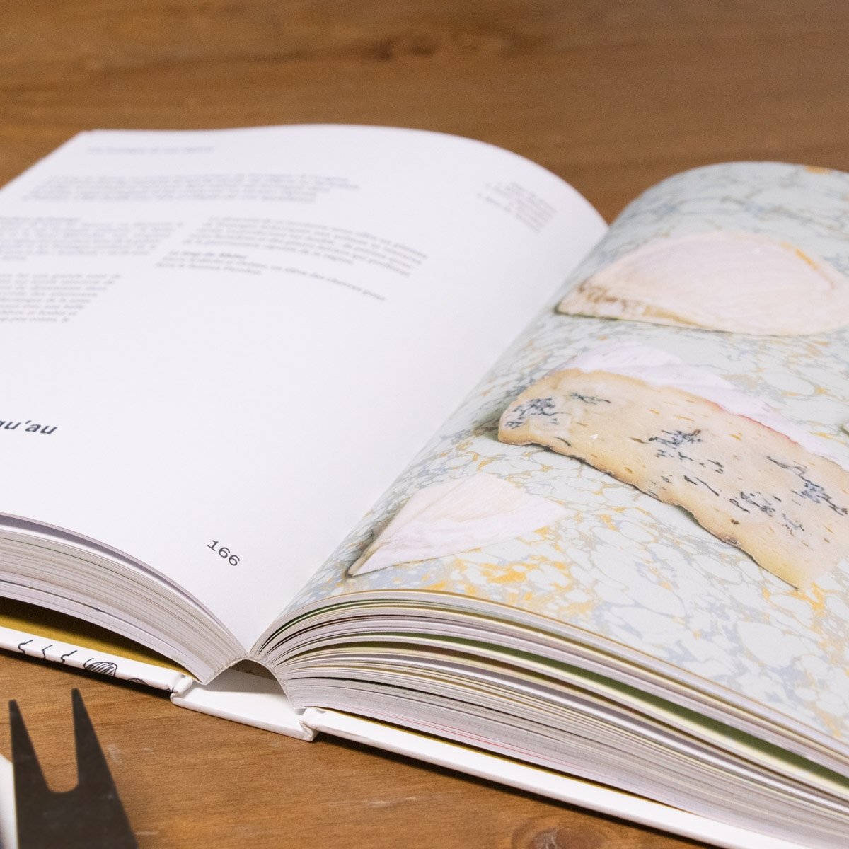 Livre Le bon savoir du fromage First editions – Guide expert par Pierre Coulon, 336 pages, terroirs & races laitières