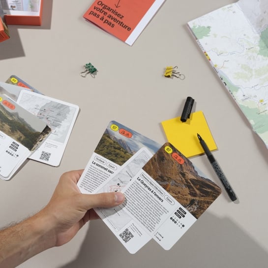 Coffret randonnées Recto Verso Les Others – 100 itinéraires en France, carte & guide pratique, fabriqué en France