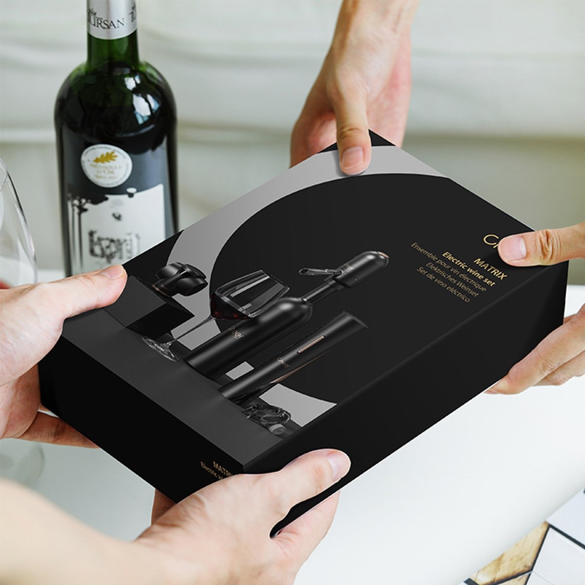 Coffret accessoires à vin électriques – Cheer Moda, tire-bouchon, aérateur, pompe et coupe-capsule design primé pour vin