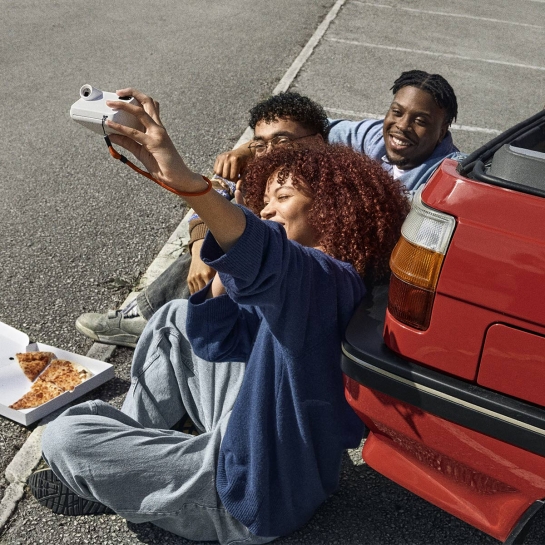 Appareil photo Polaroid Go Gen2 – Polaroid, caméra de poche vintage avec double exposition, retardateur et USB-C, 30% recyclé