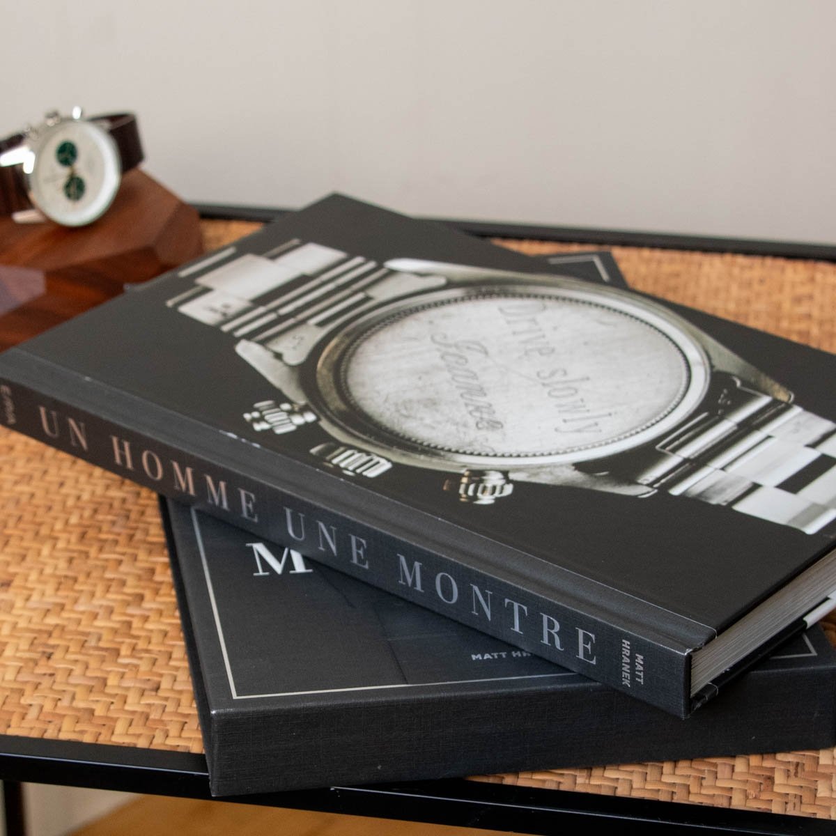 Livre Un Homme et sa Montre Hachette – 76 montres iconiques, portraits légendaires, 216 pages d'histoire horlogère