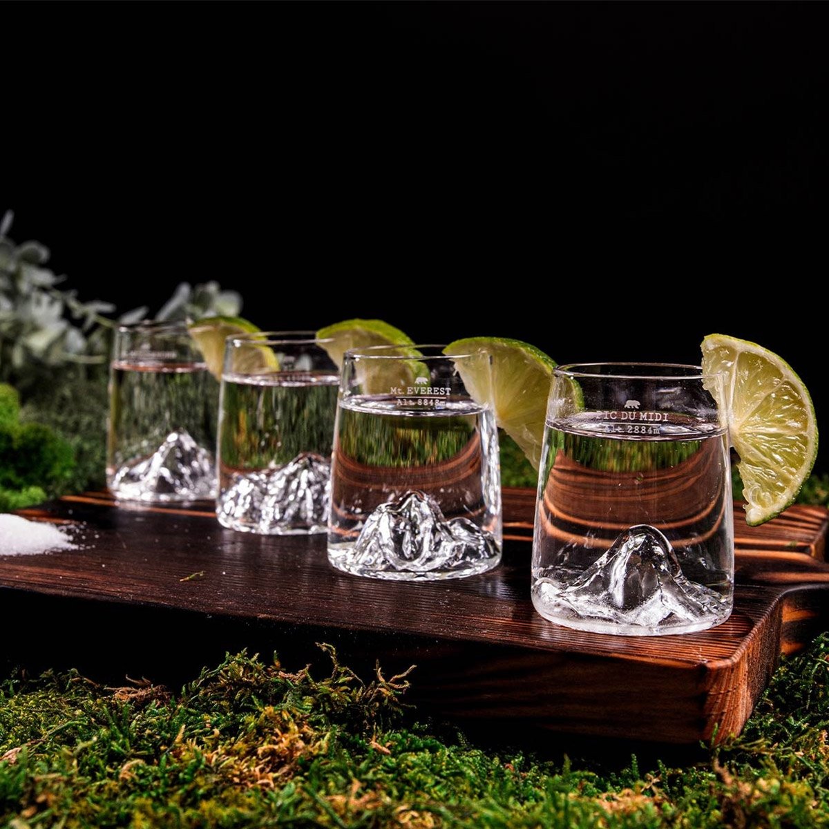 Set de 4 shooters Topographic – Alaskan Maker, verres cristallins soufflés à la main avec reliefs topographiques gravés pour apé