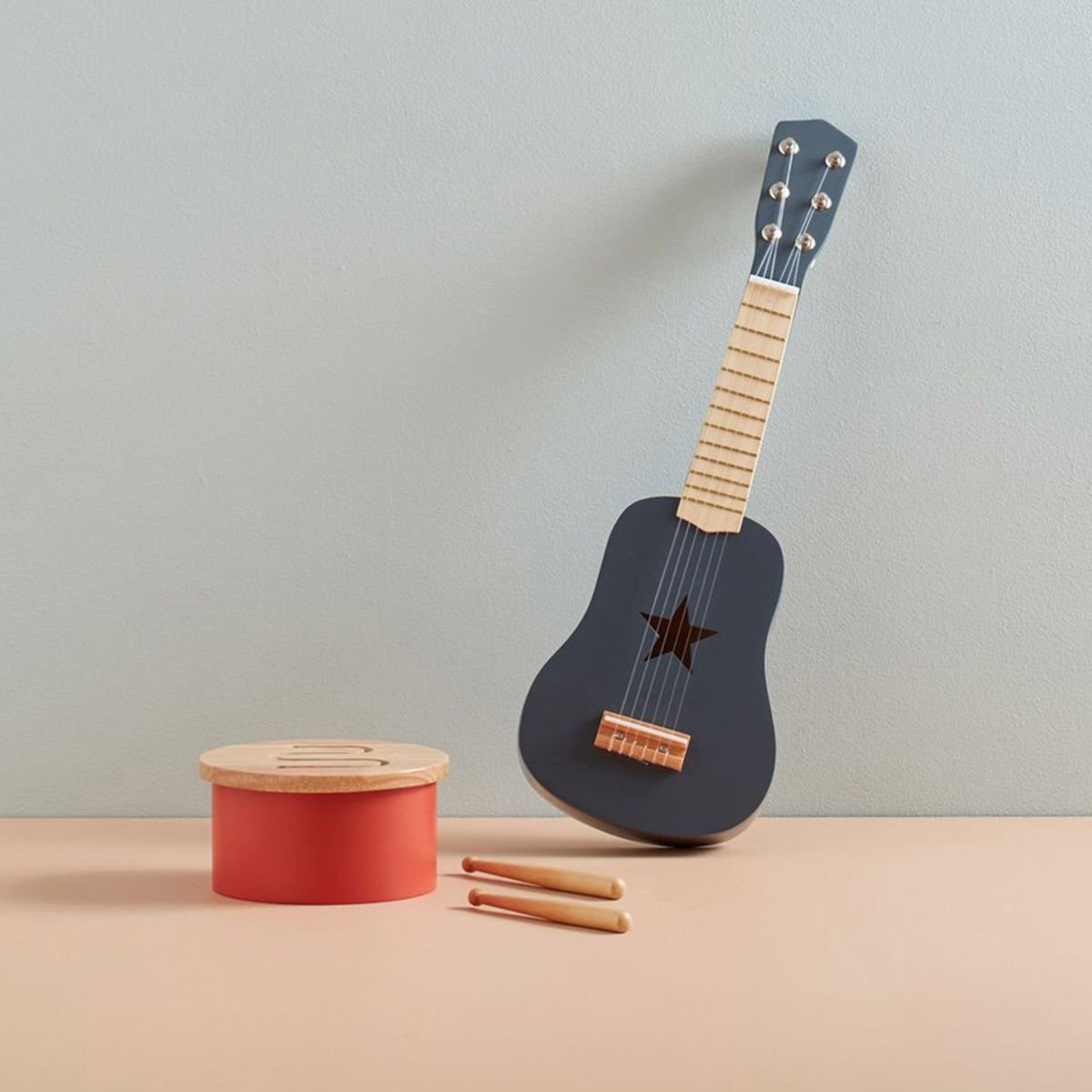 Mini Guitare Enfant Kids Concept - Instrument Musical | Bois de Tilleul - 6 Cordes & Design Authentique - Blanc - Bois (Kids Concept) - Image 3