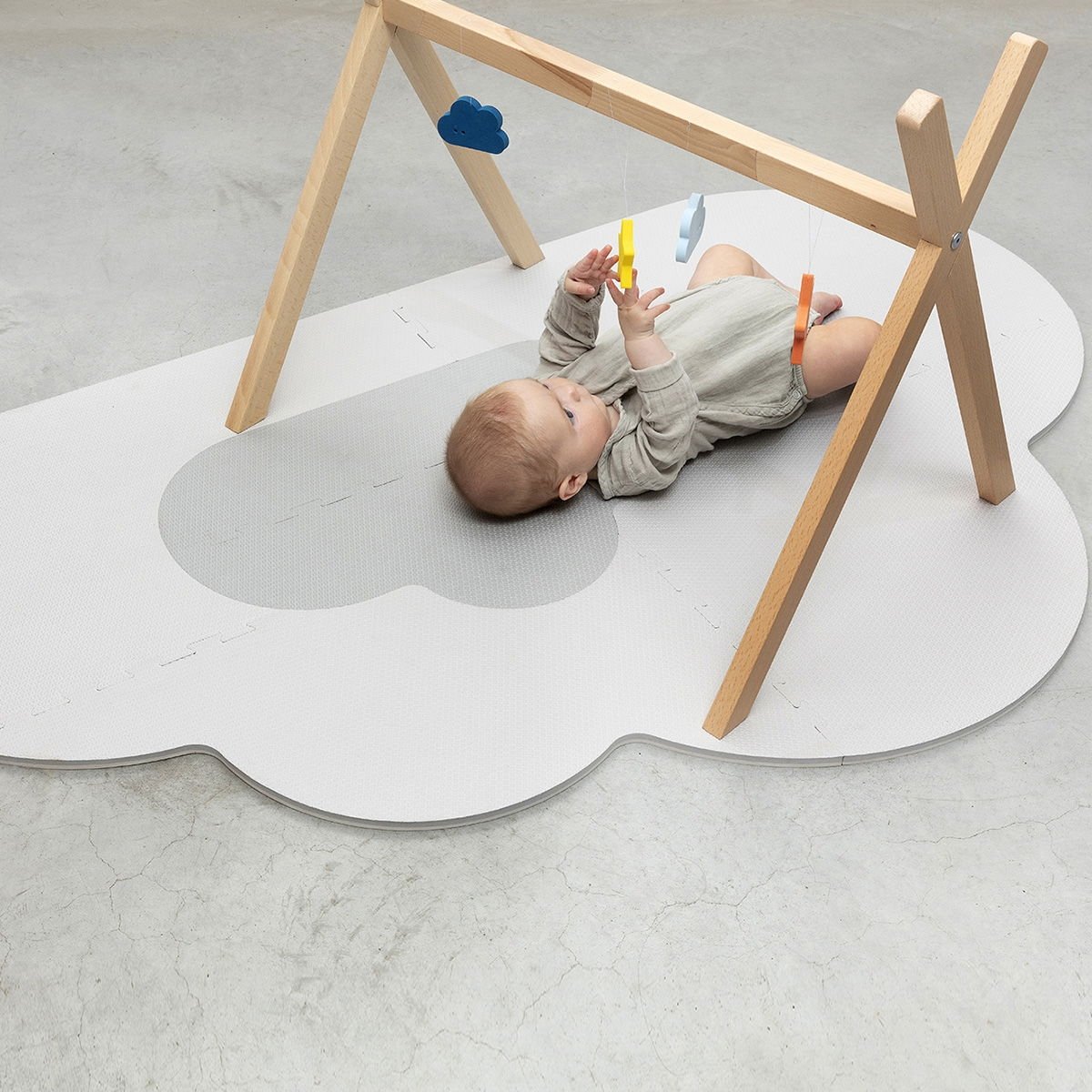 Tapis d’éveil multi-usage Quut - Réversible & imperméable - Confort & sécurité pour bébé - Petit - 145 x 90 cm - Gris - Petit - 145 x 90 cm - Gris (Quut) - Image 1