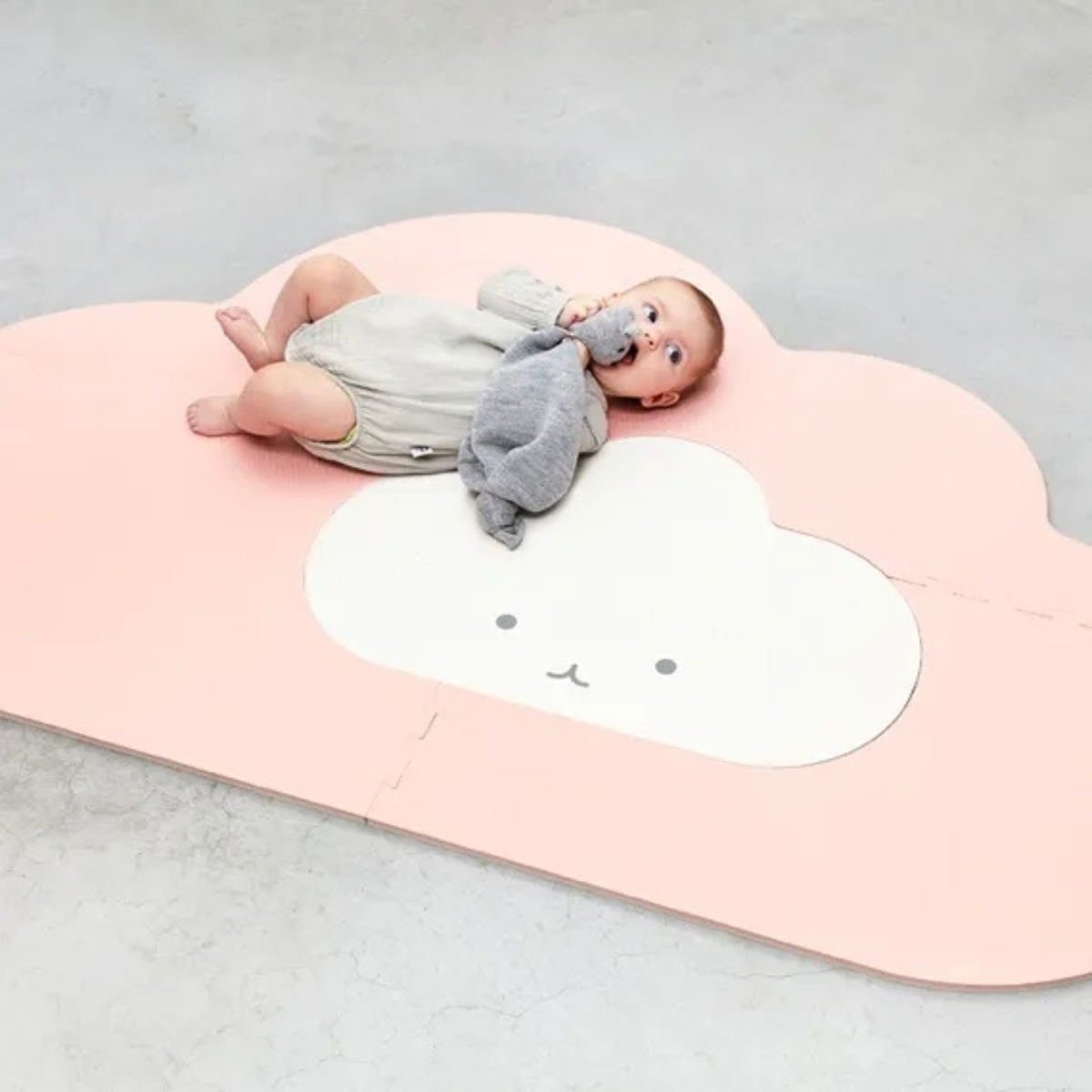 Tapis d’éveil multi-usage Quut - Réversible & imperméable - Confort & sécurité pour bébé - Petit - 145 x 90 cm - Gris - Petit - 145 x 90 cm - Gris (Quut) - Image 4