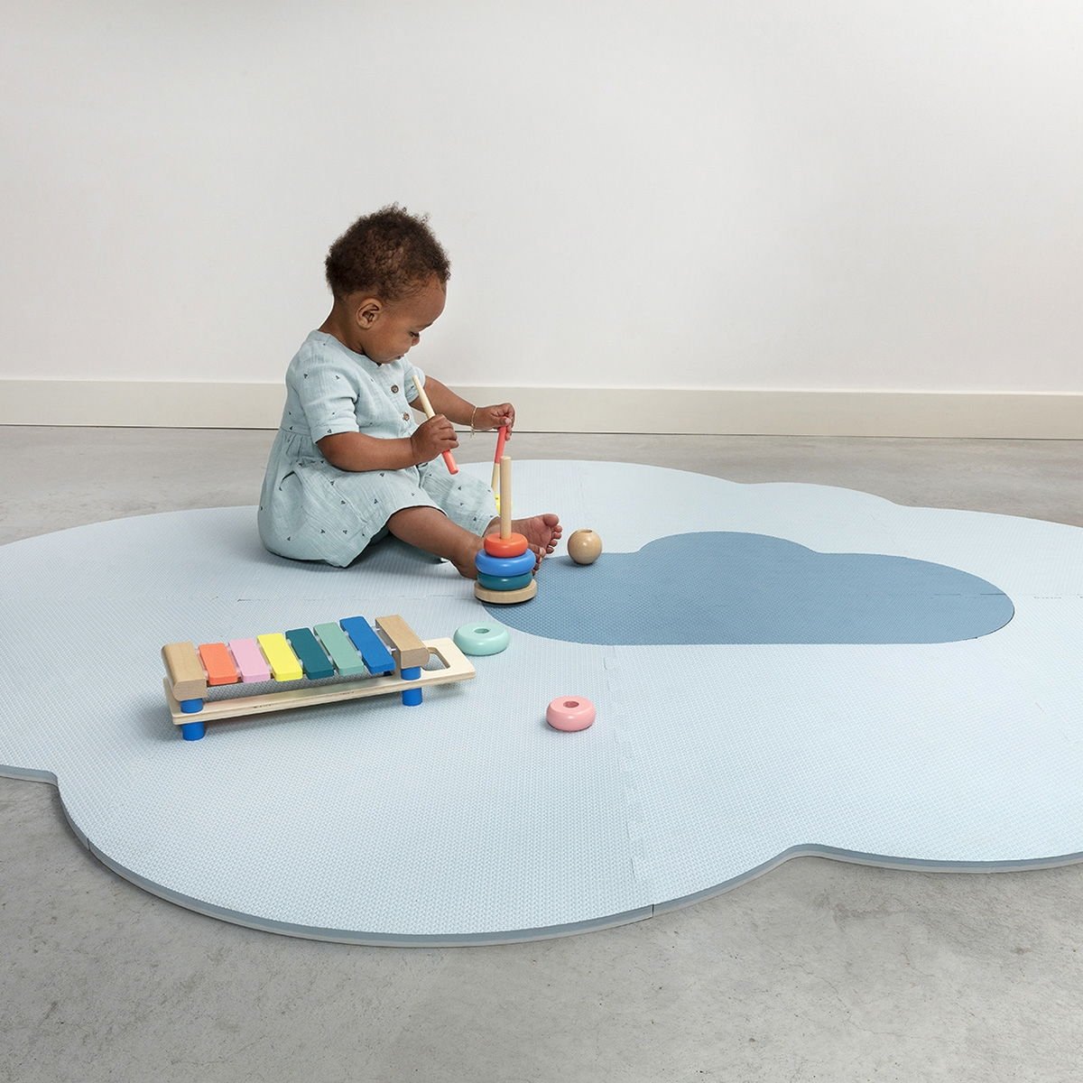 Tapis d’éveil multi-usage Quut - Réversible & imperméable - Confort & sécurité pour bébé - Petit - 145 x 90 cm - Gris - Petit - 145 x 90 cm - Gris (Quut) - Image 3