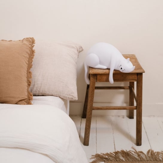 Veilleuse Chat Georges Rose in April - Lampe LED Enfant | Éclairage Doux, Sécurisé & Design Tendre