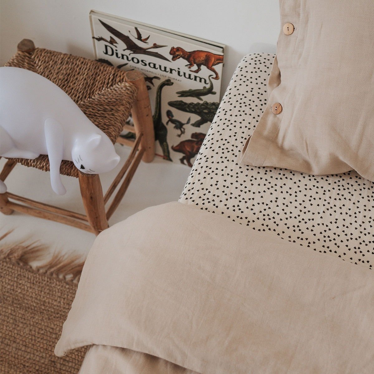 Veilleuse Chat Georges Rose in April - Lampe LED Enfant | Éclairage Doux, Sécurisé & Design Tendre