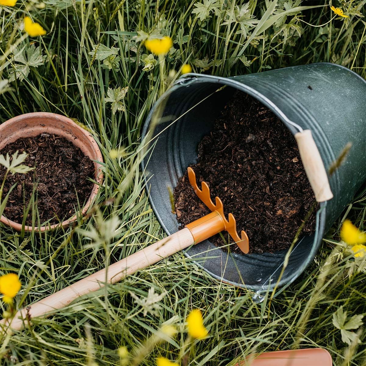 Outils de jardinage Liewood - Pelle, râteau & balai en bois et inox - Pour petits jardiniers