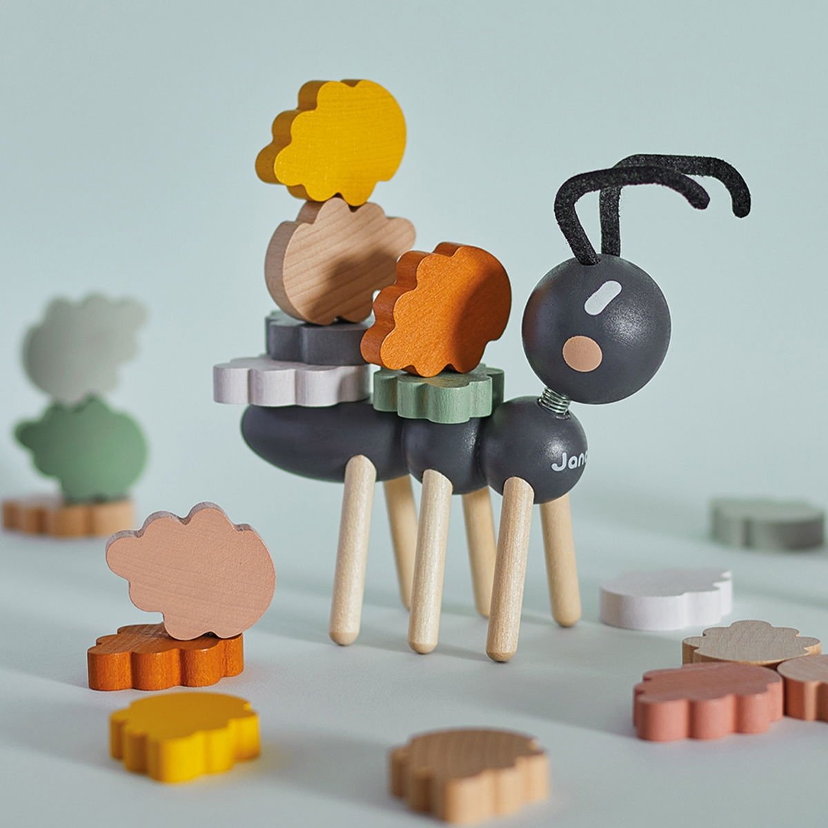 Jeu d’équilibre en bois Janod - Fourmi géante et 20 feuilles - Développe motricité et patience