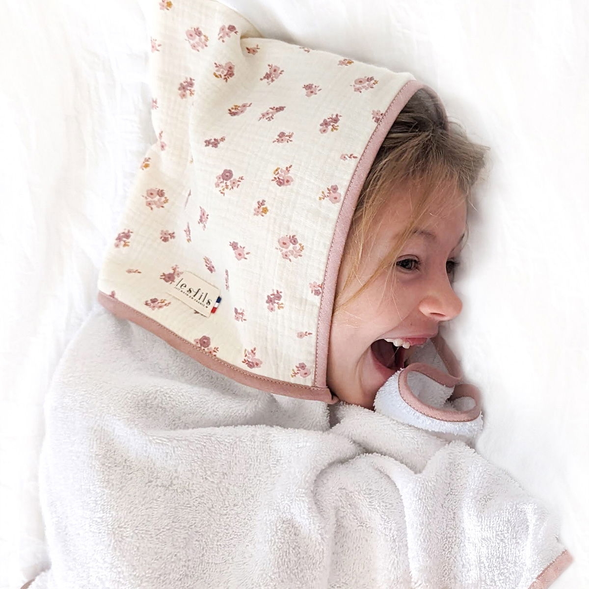 Cape de bain personnalisée Les Fils - Broderie prénom - 100% coton doux - Made in France (Les Fils) - Image 1
