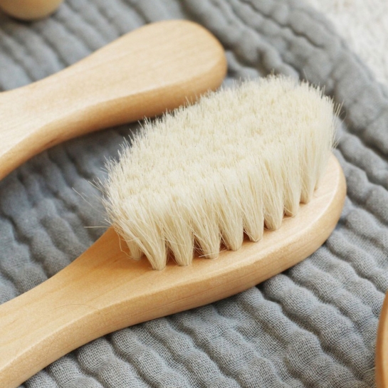 Brosse en Bois Personnalisée April Eleven - Gravure Prénom & Date | Fait Main en France