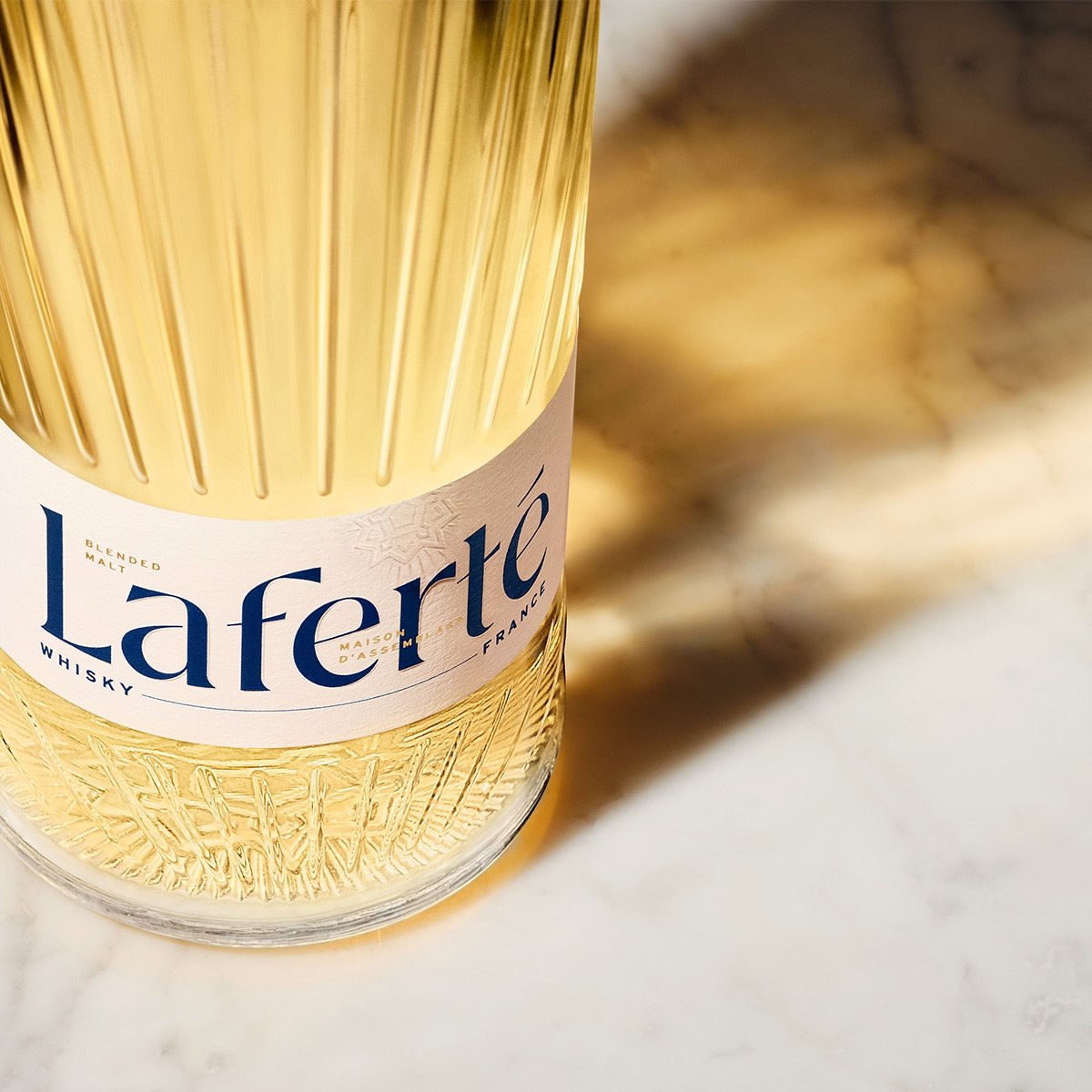 Whisky français Laferté 70 cl – Blended malt artisanal vieilli en fûts de bourbon – Arômes fruités, épicés & floraux