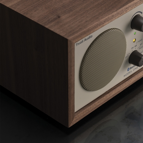 Enceinte Bluetooth rétro Model One BT – Radio AM/FM en bois haut de gamme avec entrée auxiliaire – Design rétro