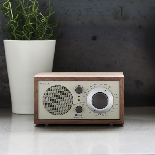 Enceinte Bluetooth rétro Model One BT – Radio AM/FM en bois haut de gamme avec entrée auxiliaire – Design rétro