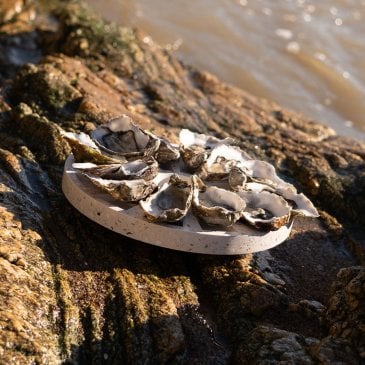 Plateau à huîtres artisanal sculpté à la main à Nantes - Les Raffineurs (image 2)