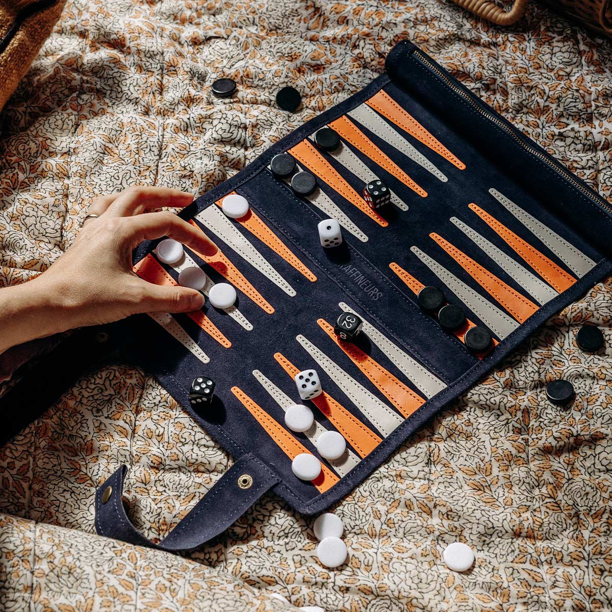 Jeu de backgammon de voyage en velours - Les Raffineurs