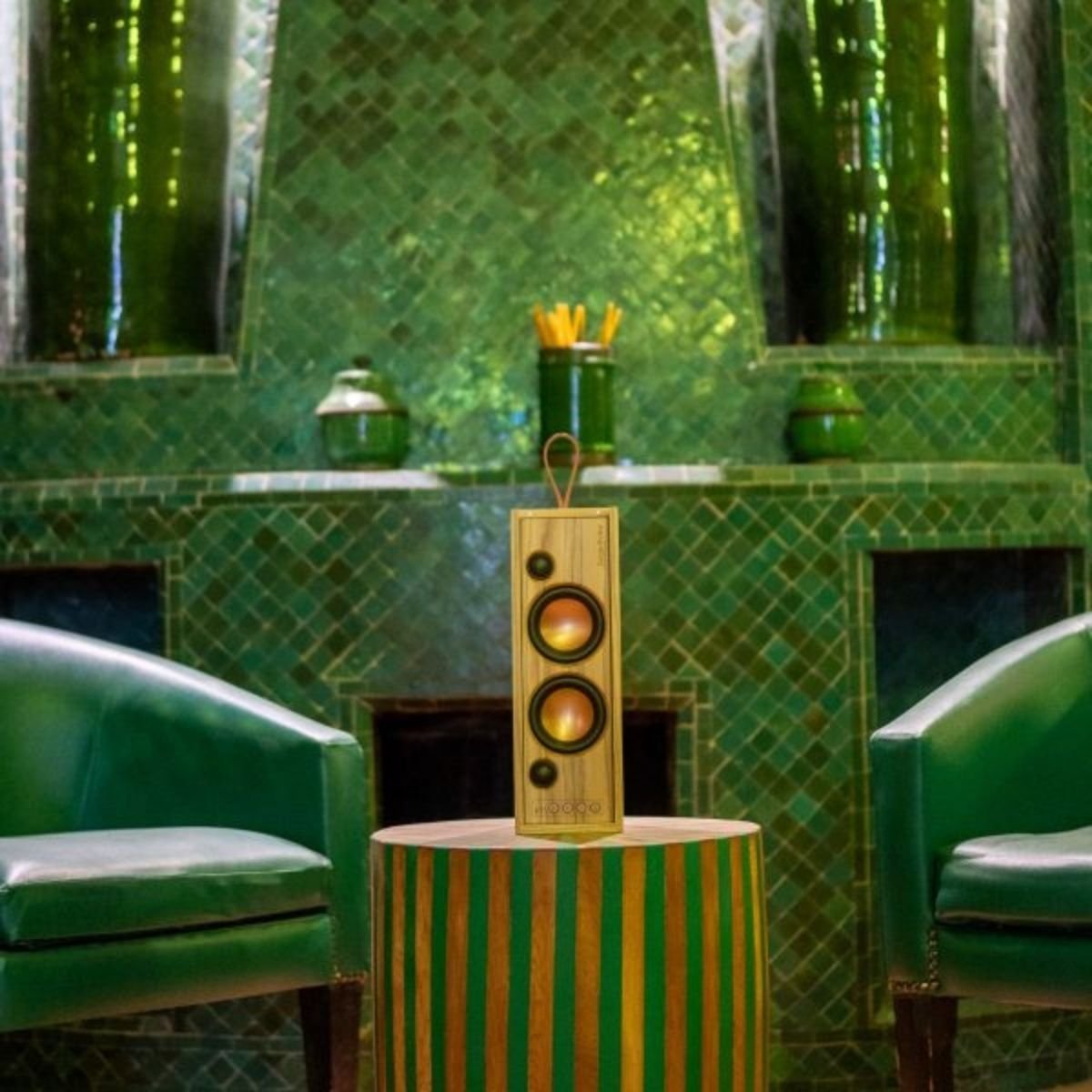 Enceinte Bluetooth The Bottle Soundivine – Design audacieux en frêne massif, cuir & métal cuivré, son studio 2x25W, made in Fran