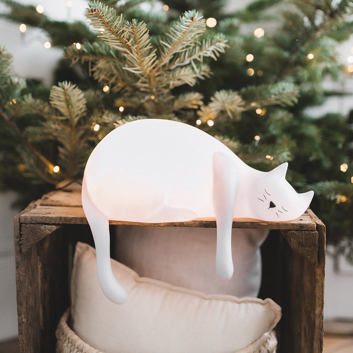 Veilleuse Chat Georges Rose in April - Lampe LED Enfant | Éclairage Doux, Sécurisé & Design Tendre