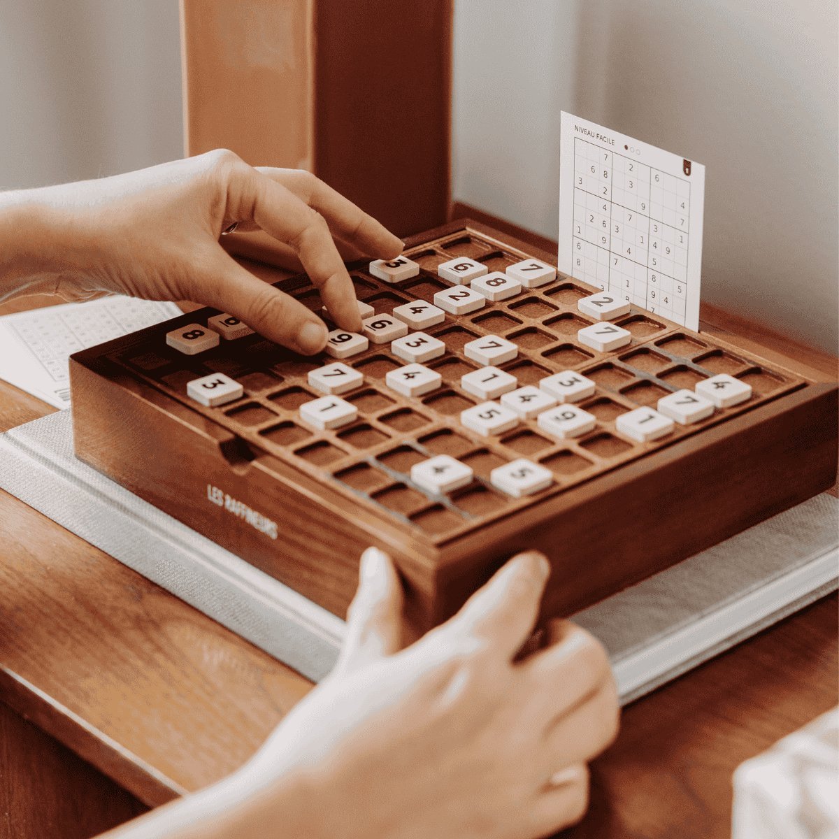 Jeu Sudoku en bois – 24 grilles incluses – Idée cadeau Noël original amateur de jeux de société - Okuri Les Raffineurs