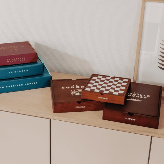 Coffret multijeux en bois –  Solitaire, échiquier, dominos, cartes, dés – Idée cadeau Noël amateur de jeux de société