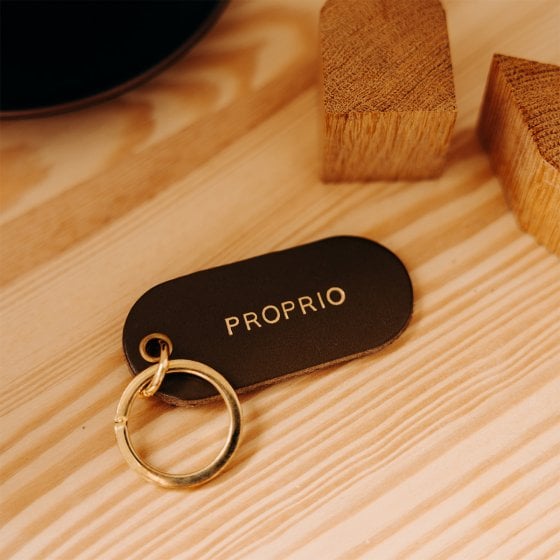 Porte-clé à message en cuir – Okuri, accessoire personnalisé en cuir de vachette au tannage végétal, fabriqué en France