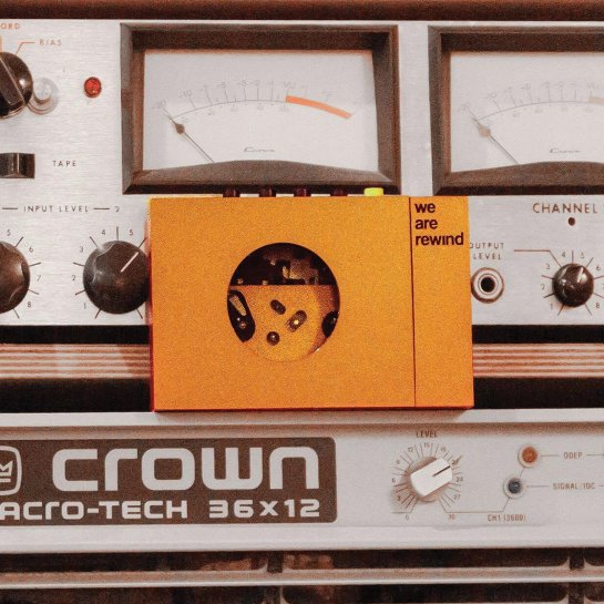 Lecteur de cassettes rétro Bluetooth – Design aluminium rechargeable – Idée cadeau Noël originale pour amateur de vintage