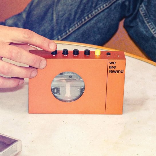 Lecteur de cassettes rétro Bluetooth – Design aluminium rechargeable – Idée cadeau Noël originale pour amateur de vintage