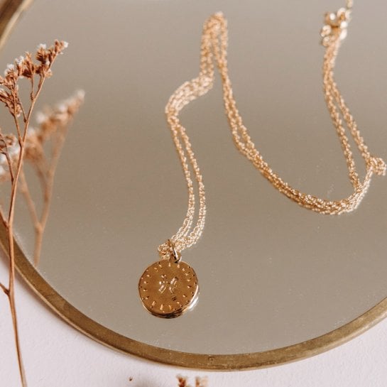 Collier astro Poissons – bijou astrologique doré martelé Épilogue