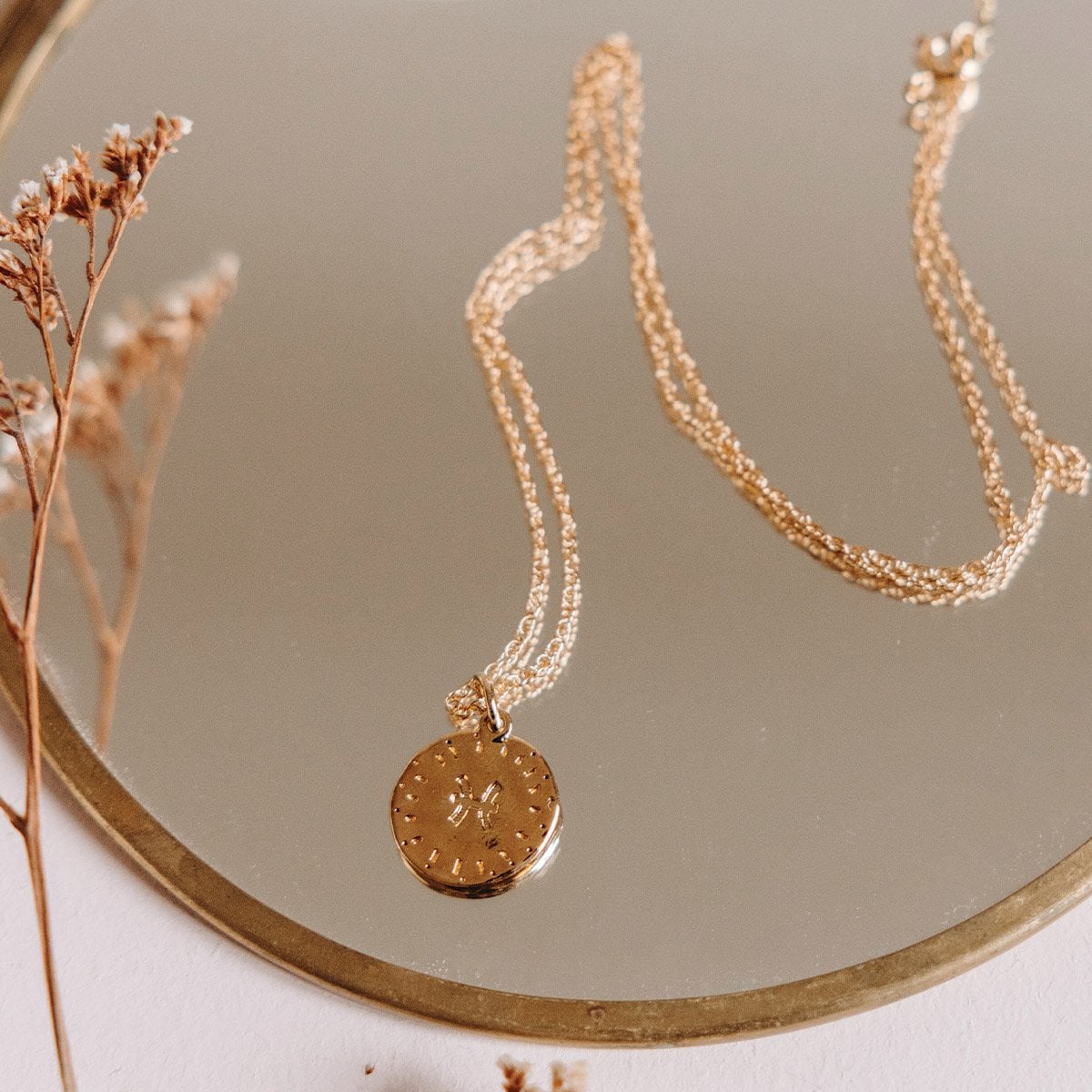 Collier astro Poissons – bijou astrologique doré martelé Épilogue