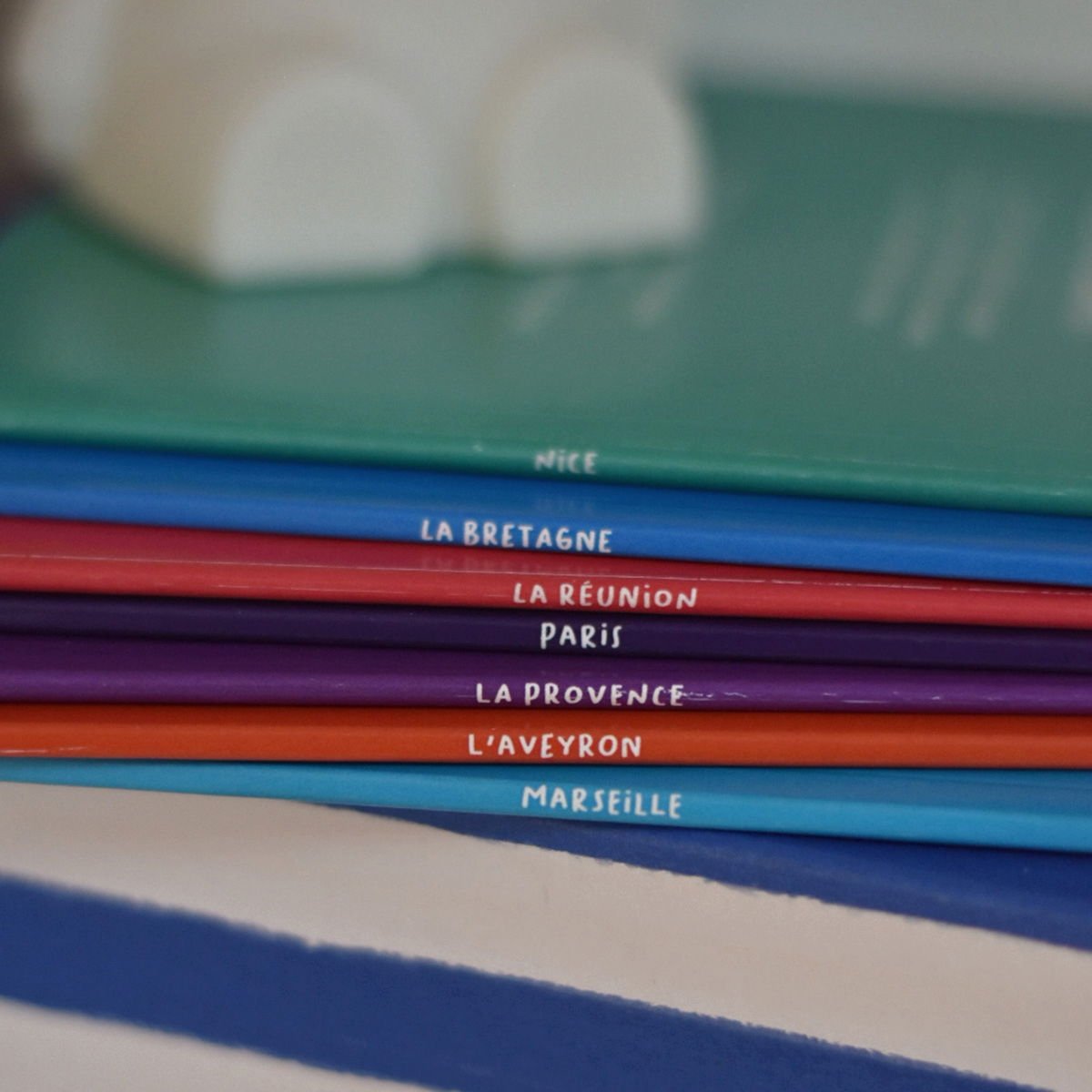 Imagier Lille Tata Clairette - Illustrations faites à la main - Éveil et découverte locale