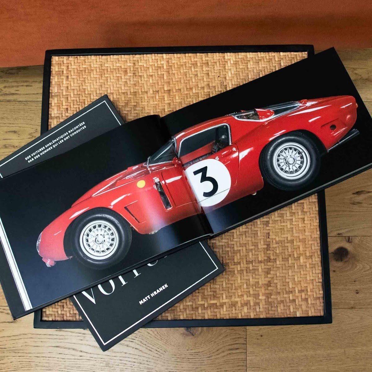 Livre Un Homme, Une Voiture – 80 modèles iconiques et portraits de passionnés – Beau livre automobile E/P/A