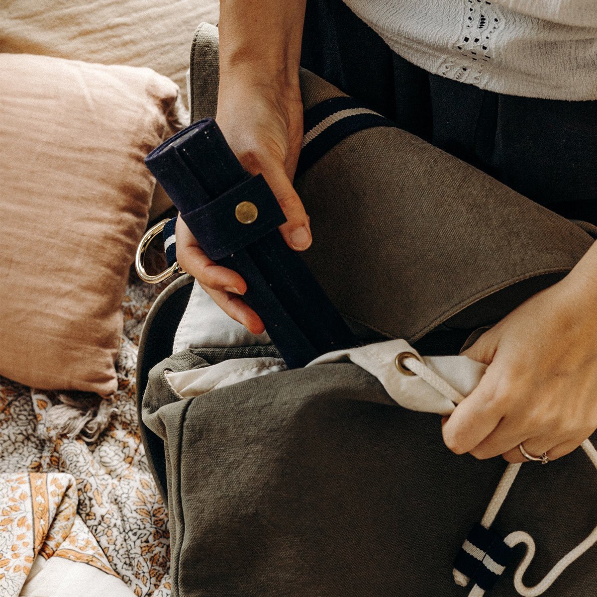 Jeu de backgammon de voyage en velours - Les Raffineurs