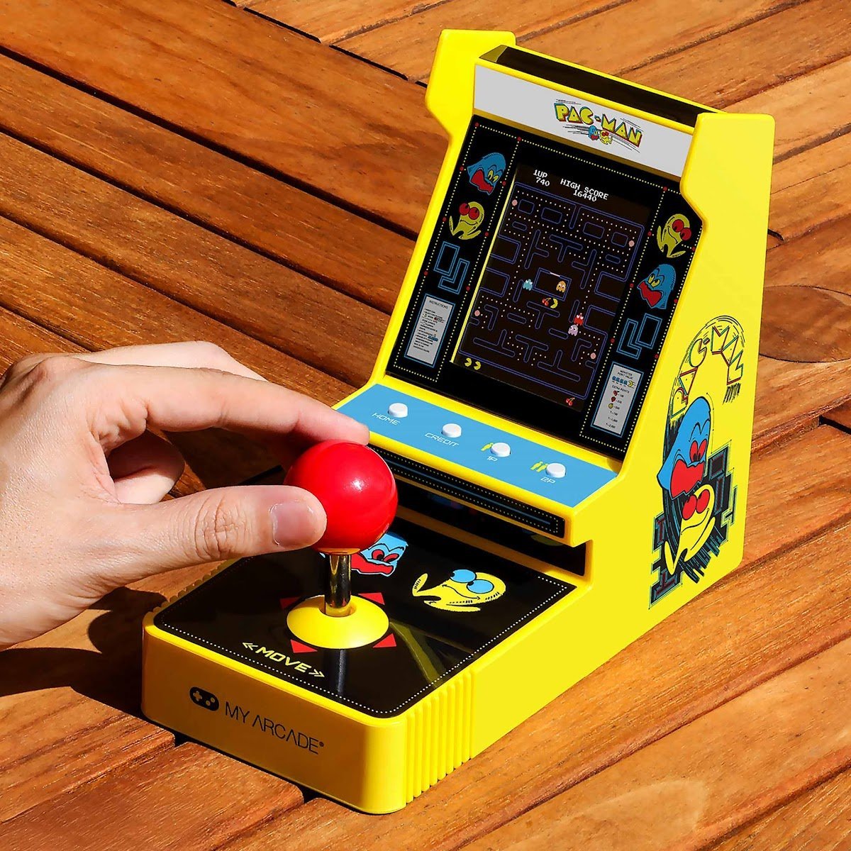 Console rétro Pac-Man au design vintage et compact