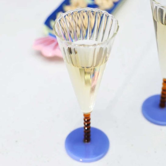 Verres à champagne design en verre soufflé marron transparent