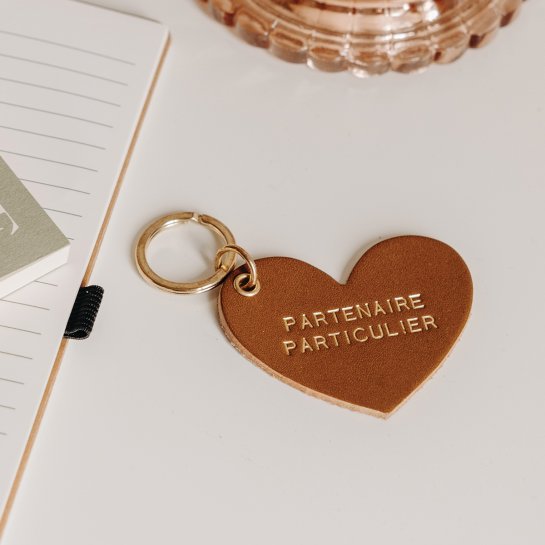 Porte-clés cœur – Cuir au tannage végétal – Fabriqué en France – Idée cadeau couple ou amour – Okuri Les Raffineurs