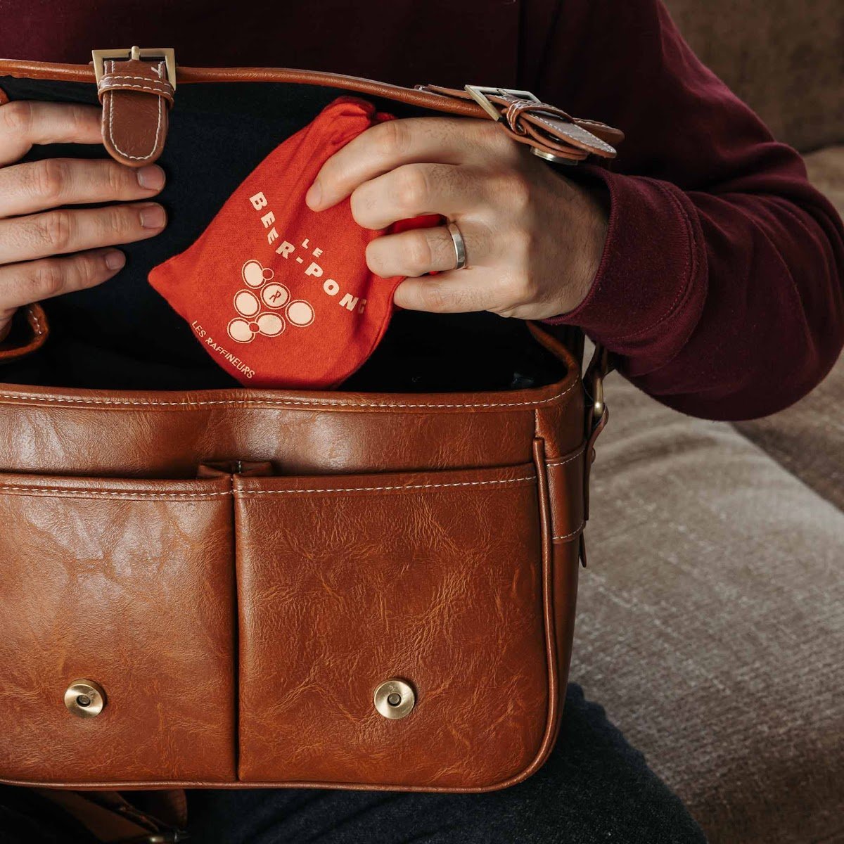 Beer Pong en cuir – Jeu apéro original made in France – Idée cadeau apéro entre amis