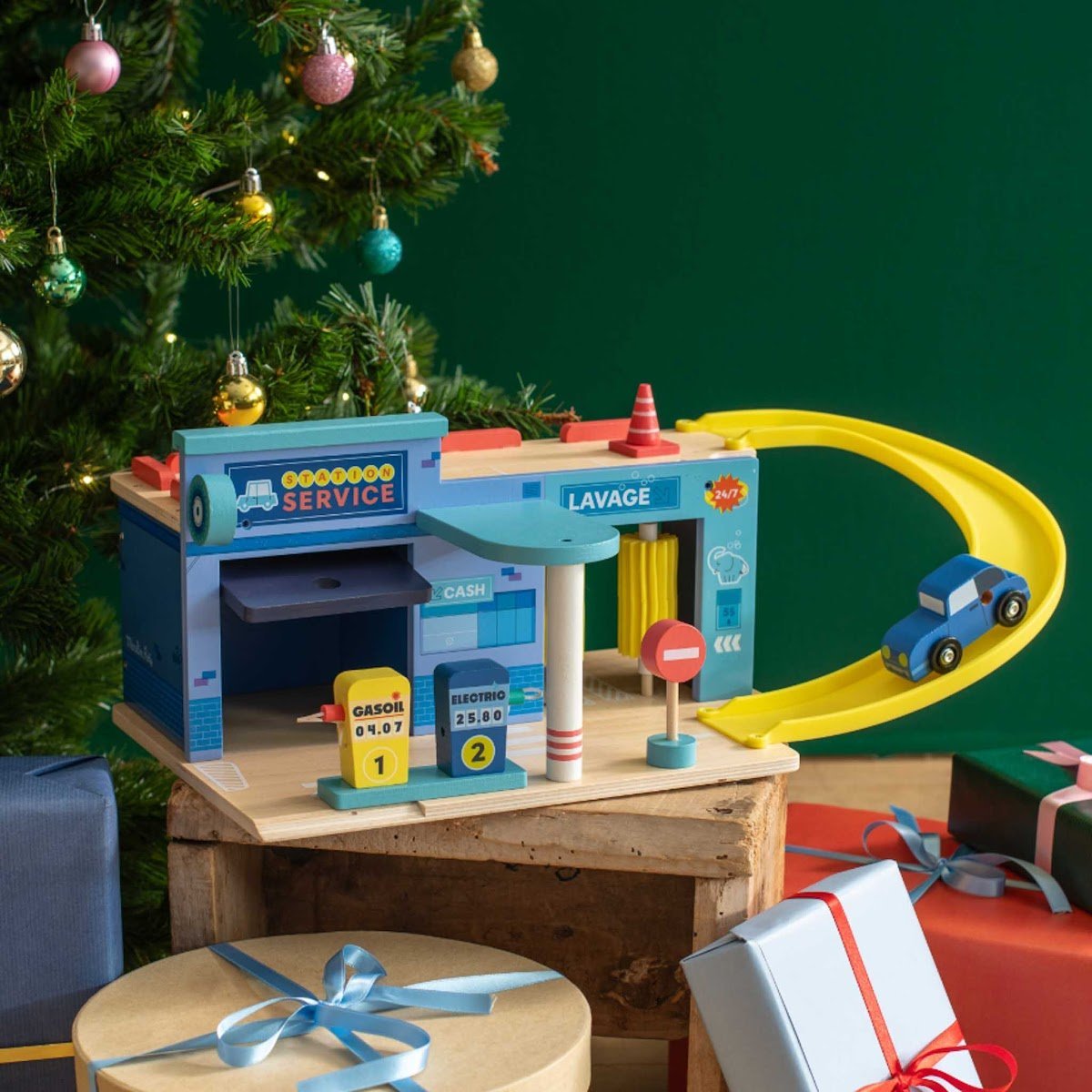 Station de lavage voiture en bois Moulin Roty - Idée cadeau noël enfant de 3 ans