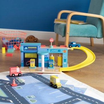 Station de lavage voiture en bois Moulin Roty - Idée cadeau noël enfant de 3 ans (image 2)