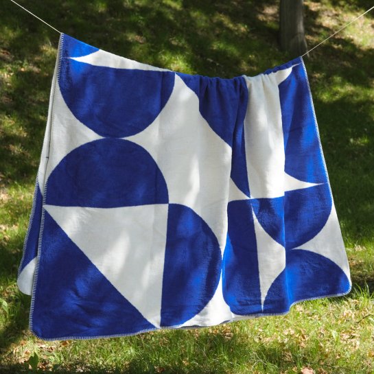 Plaid noo.ma bleu et beige - belle idée cadeau Noël déco