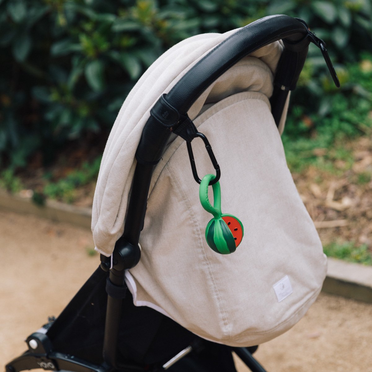Hochet bébé fruit & légume Oli & Carol - Jouet d’éveil naturel - équipement pour faire ses dents - Dès 1 an