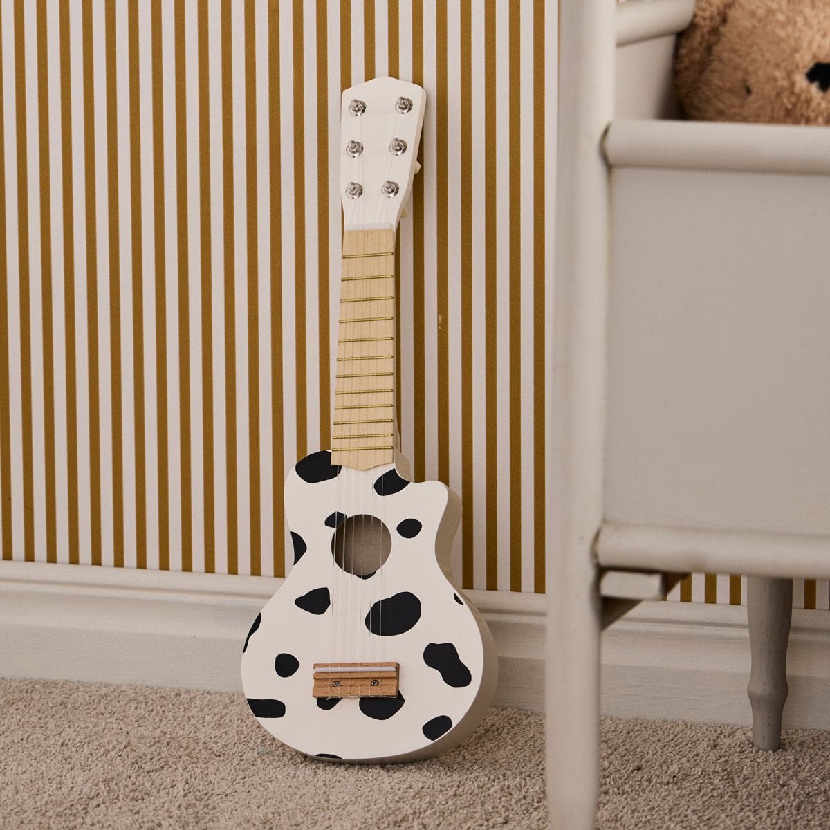 Guitare en bois Enfant Kids Concept - Instrument Musical | Bois de Tilleul - 6 Cordes & Design Authentique - Vache noir/blanc - Bois (Kids Concept) - Image 6