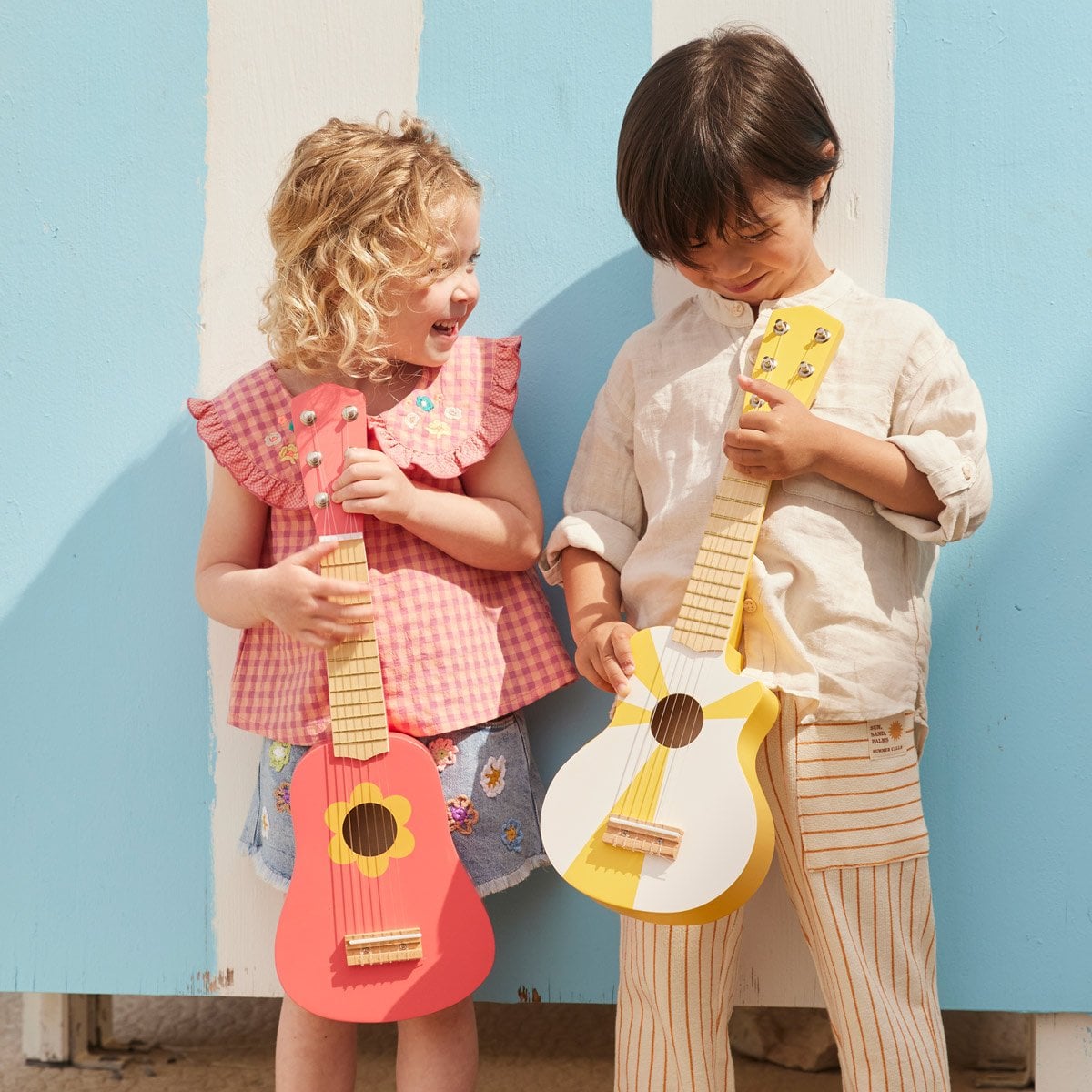 Guitare en bois Enfant Kids Concept - Instrument Musical | Bois de Tilleul - 6 Cordes & Design Authentique - Vache noir/blanc - Bois (Kids Concept) - Image 1