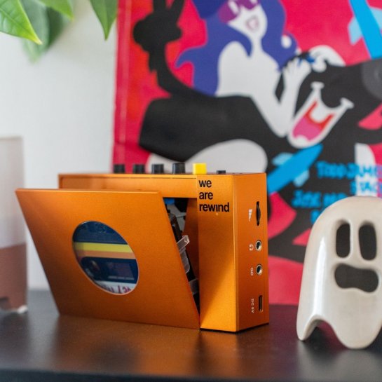 Lecteur de cassettes rétro Bluetooth – Design aluminium rechargeable – Idée cadeau Noël originale pour amateur de vintage