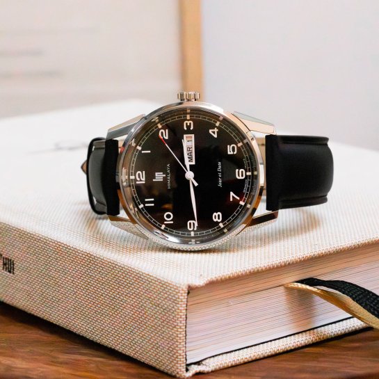 Montre LIP Himalaya noire 40mm - Style classique, élégante et intemporelle - Idée cadeau made in France