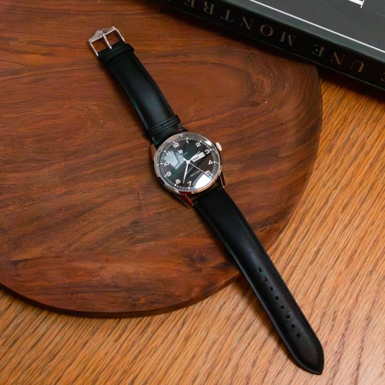 Montre LIP Himalaya noire 40mm - Style classique, élégante et intemporelle - Idée cadeau made in France